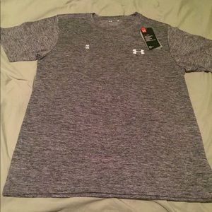 New men’s medium under armor shirt